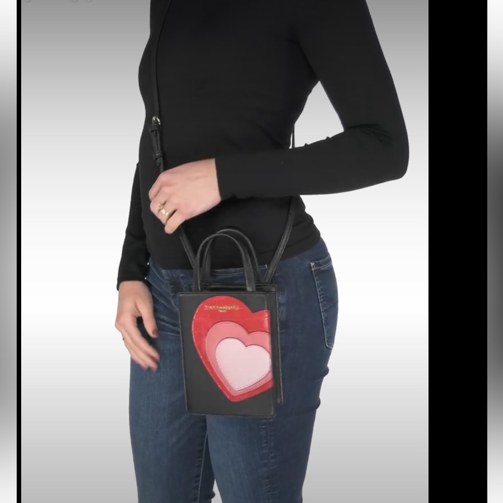 Karl lagerfeld Paris maybelle cross body nwt fits phone.